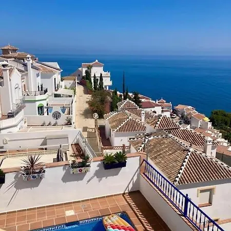 Villa In With Pool And Sea View *