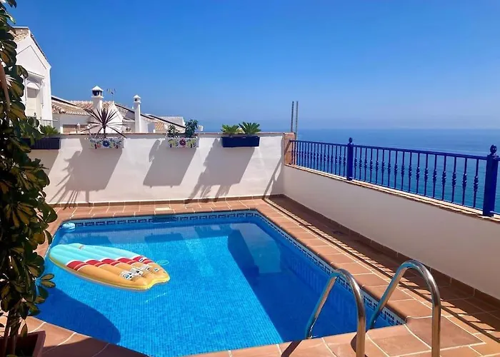 In With Private Pool And Sea View Villa Nerja